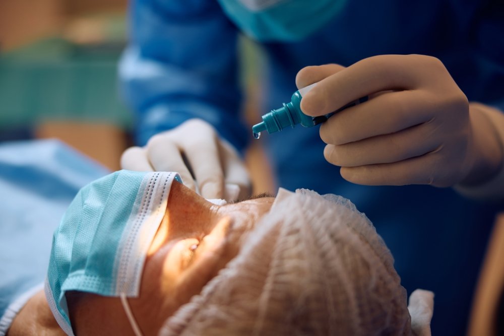 Close,Up,Of,Ophthalmologist,Giving,Her,Patient,Anesthetic,Drops,Before